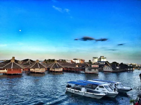 Cube Bed Station & Tours Sdn Bhd Отели рядом с достопримечательностью «Semporna Ocean Tourism Centre»