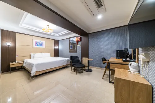 Indeokwon Central Hotel - parking