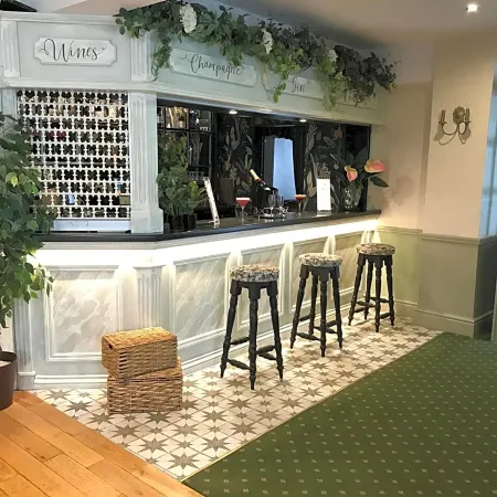 Falcon Hotel Отели в г. Лландифаелог