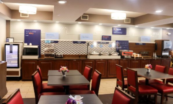 Holiday Inn Express CEDAR RAPIDS (COLLINS RD) by IHG