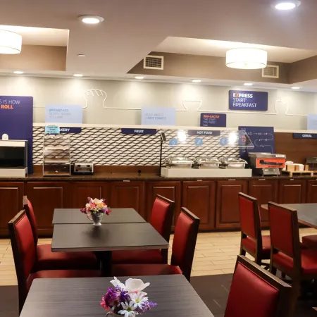 Holiday Inn Express CEDAR RAPIDS (COLLINS RD) by IHG