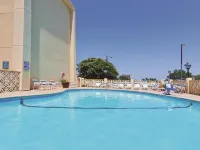 La Quinta Inn & Suites by Wyndham Charleston Riverview Hotels in Folly Beach