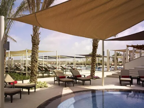 Crowne Plaza SOHAR by IHG - ที่มีที่จอดรถ