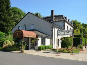 Logis Hôtel la Source du Mont