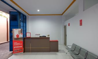 RedDoorz Near Gor Satria 3