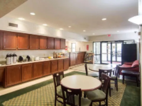 อีโคโนลอดจ์ วอเทอร์ฟอร์ด โรงแรมในเวเธอร์ฟอร์ด