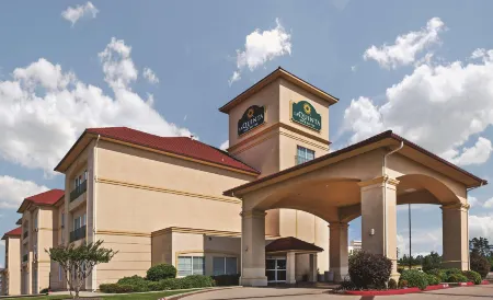 La Quinta Inn & Suites by Wyndham Longview North Отели в г. Лонгвью