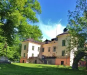 Näsby Slott Hotels near Rusta