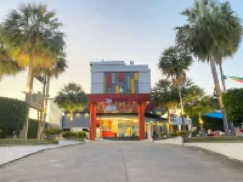 I Hotel Khonkaen Hotel berhampiran Wat Samjan