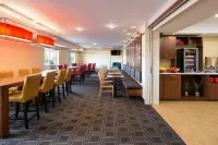 TownePlace Suites Red Deer - sarapan