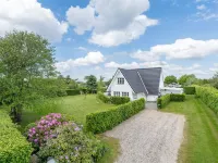 "Tamer" - 500m to the Fjord Hotels in Farsø