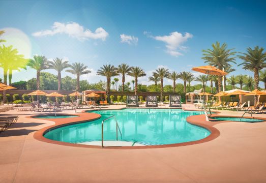 엑스칼리버 성 외관