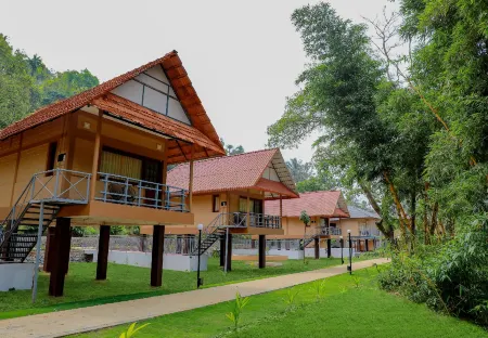 Sterling Vythiri Wayanad Отели рядом с достопримечательностью «Kakkadampoyil.hills view vythiri»