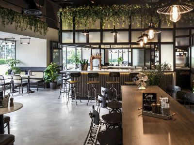 バー スイソテル ザ スタンフォードの写真