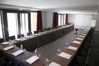 Garrigae Distillerie de Pezenas - Hotellerie & Spa Hotels in Neffiès
