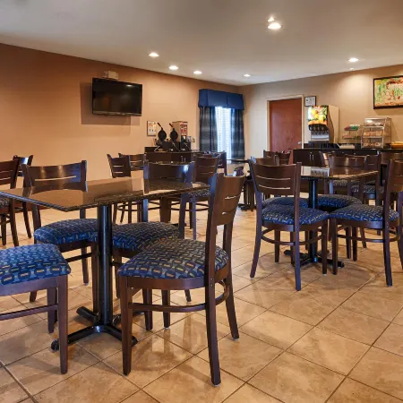 SureStay Plus Hotel by Best Western Roanoke Rapids I 95