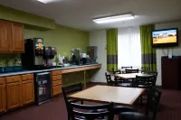 Super 8 by Wyndham Arkansas City KS - Motels