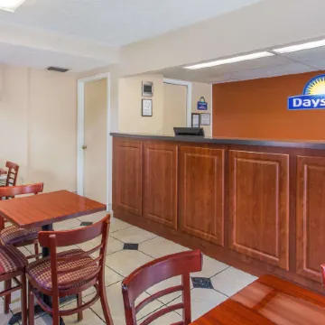 Days Inn by Wyndham Bradenton I-75