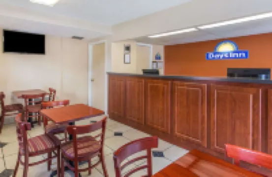 Days Inn by Wyndham Bradenton I-75