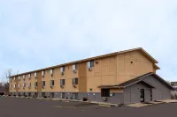 Super 8 by Wyndham Dubuque Hotels in Dubuque