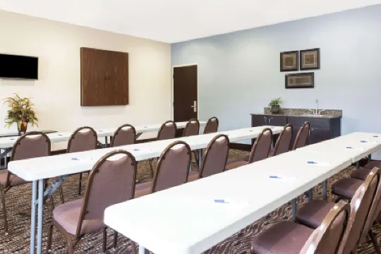 Microtel Inn & Suites by Wyndham Spring Hill/Weeki Wachee