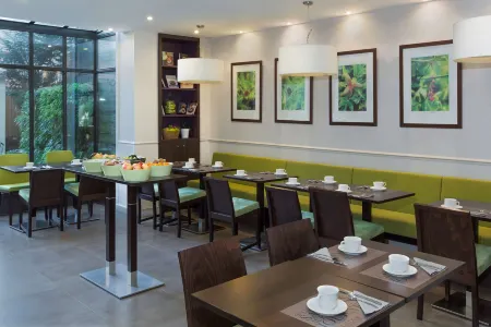 Best Western Rives de Paris la Defense Отели рядом с достопримечательностью «Парк Бекон»