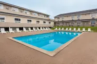 Days Inn by Wyndham Fredericton - piscina