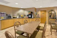 Days Inn by Wyndham Eagan Minnesota Near Mall of America