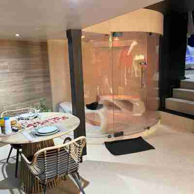 OMIRA - Nuits d'exception & Spa Fitness & Recreational Facilities
