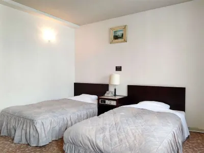 Business Inn Suwabe Hotel in zona Konan Bridge