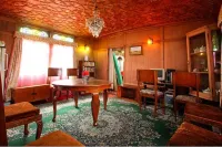 Best 5 Star Luxurious Houseboats in Srinagar - bar