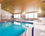 Country Inn & Suites by Radisson Albertville Near Outlet Mall - Uima-altaat