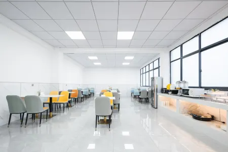 Orange Boutique Hotel (RT-Mart, Lieshan Avenue, Suizhou) Отели рядом с достопримечательностью «Wenfeng Tower»