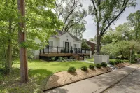 Renovated Bloomington Home - Steps to Campus! - Balkoner