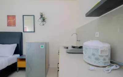 Comfy Studio Bogorienze Resort Apartment Near the Jungle Fest by Travelio Hotel dekat Shafana Shop