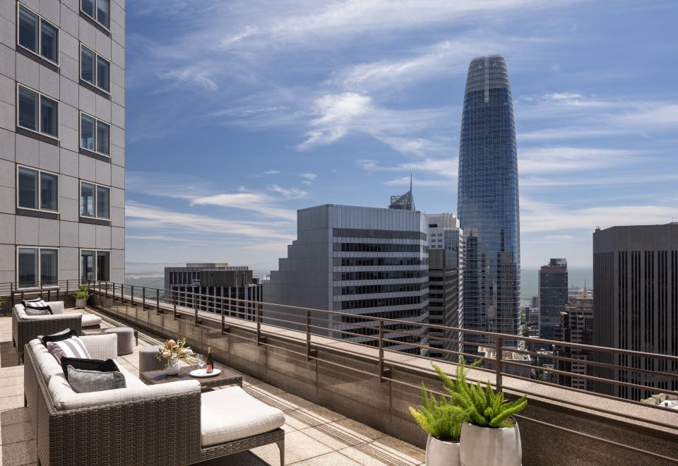 Four Seasons Hotel Embarcadero