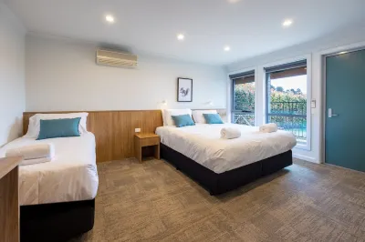 Claremont Hotel Motel Hotels near Opossum Bay Jetty