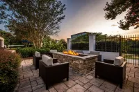 Courtyard Charlotte Ballantyne - Barer