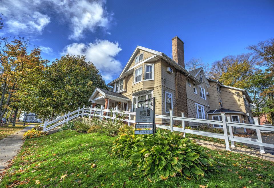 The Sonata Inn - Housity