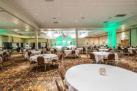 Ramada by Wyndham North Platte & Sandhills Convention Ctr - Parking