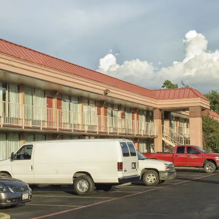 Express Inn & Suites