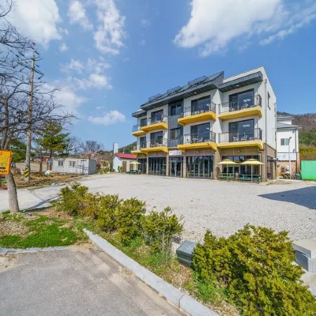 Buan Mohang Crystal Pension Отели рядом с достопримечательностью «Храм Нэсоса»
