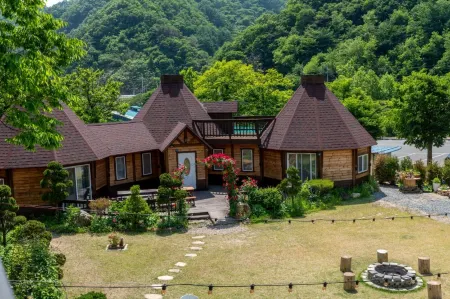 Goesan Neutinamu House Pension Отели рядом с достопримечательностью «Shinpoong Hanji Maeul»