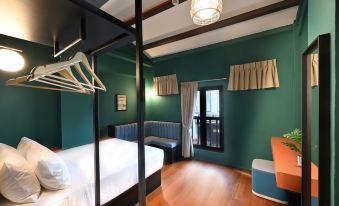 Dream Chaser Boutique Capsule Hotel