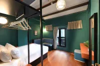 Dream Chaser Boutique Capsule Hotel