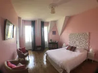 Château des Essards Avec Piscine et Jacuzzi Hotels in Savigne-sur-Lathan