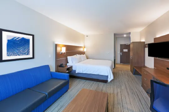 Holiday Inn Express & Suites LENEXA - OVERLAND PARK AREA by IHG