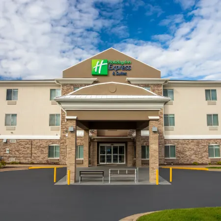 Holiday Inn Express & Suites CLINTON by IHG