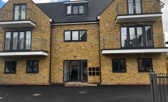 Skyvillion -Vineyard Court- Enfield 1Bed W/Balcony