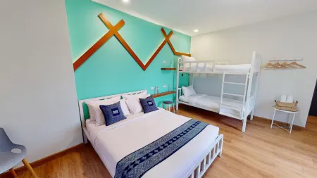 Bed Friends Poshtel